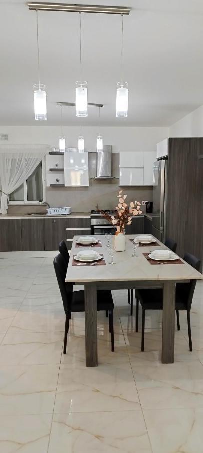 Large And Modern Apartment In The Centre Of Malta Mosta Luaran gambar