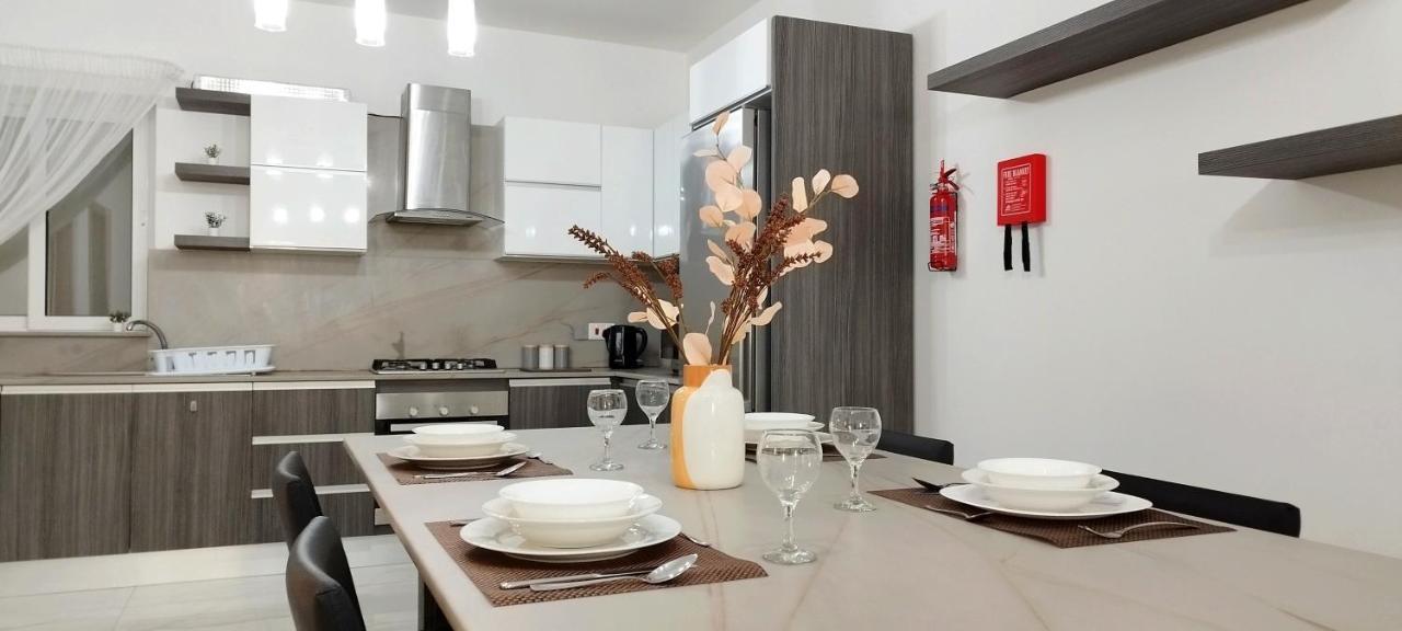 Large And Modern Apartment In The Centre Of Malta Mosta Luaran gambar