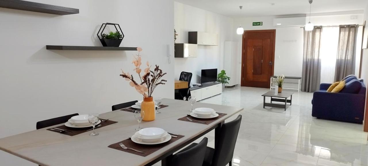 Large And Modern Apartment In The Centre Of Malta Mosta Luaran gambar
