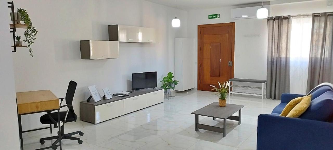 Large And Modern Apartment In The Centre Of Malta Mosta Luaran gambar