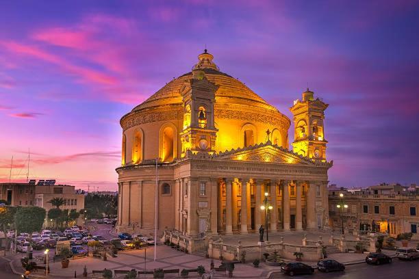 Large And Modern Apartment In The Centre Of Malta Mosta Luaran gambar